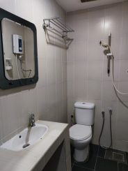 Queen Room Bathroom