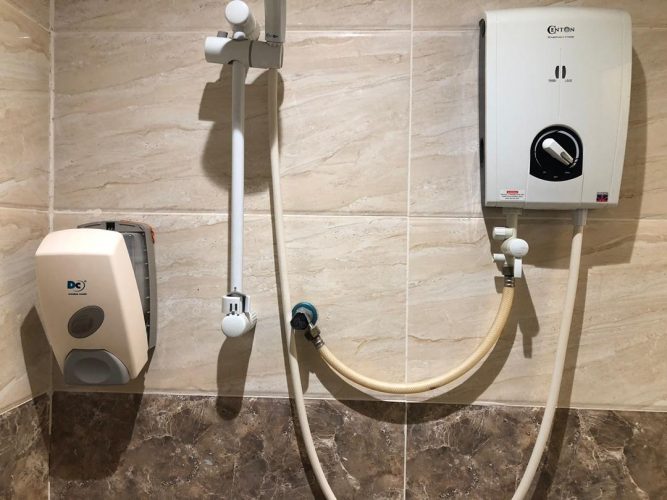 Queen Room Bathroom